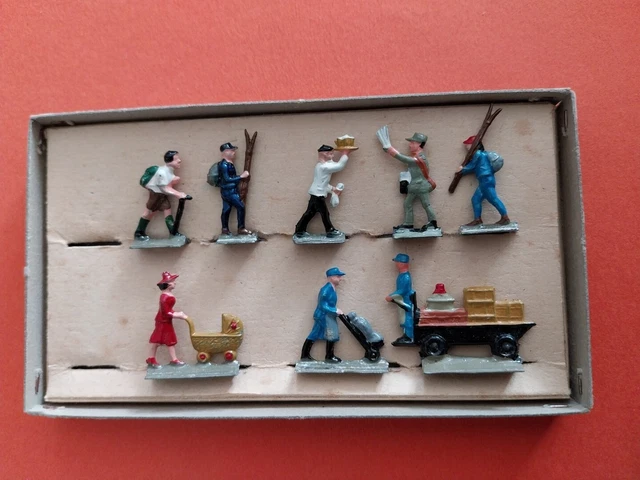 LOT ANIMAUX ET personnages 70 en plastique tsyles EUR 19,00 - FR
