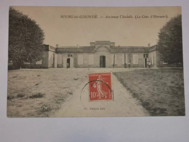 CPA 33 BOURG-SUR-GIRONDE - Ancienne Citadelle - Cour d'Honneur