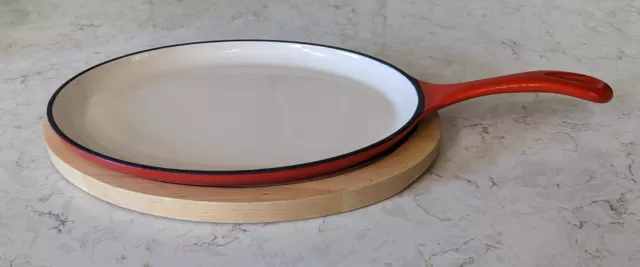 Large Texas Style Ceramic Coated Cast Iron Fajita Skillet with Wooden Base NEW