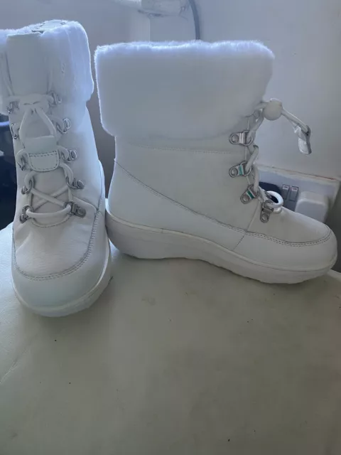 Holly shearling outlet snow boots