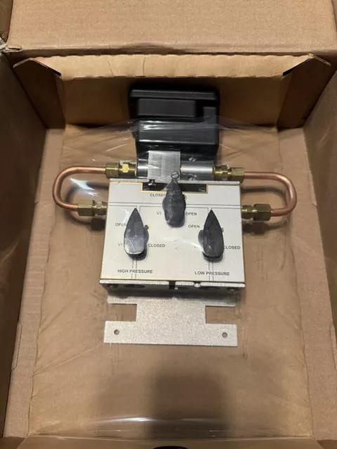Johnson Controls DP110050U3V3V Differential Pressure Transducer 0-50 PSID