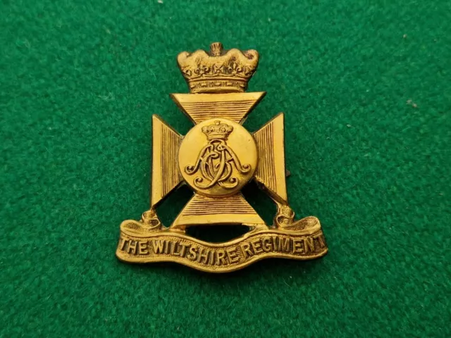 WW1 46 mm The Wiltshire Regiment Military Cap Badge