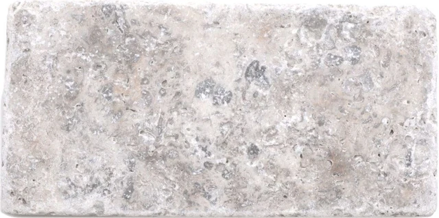 Piastrelle di mosaico pietra naturale travertino bianco grigio opaco parete pavimento cucina bagno doccia.
