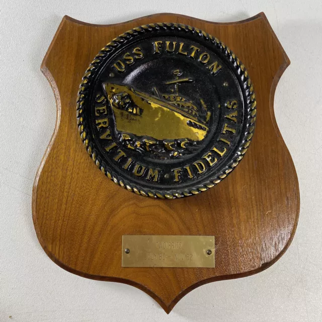 VINTAGE US NAVY USS Fulton Wood and Brass Plaque Emblem Servitium Fidelitas  '82 £29.79 - PicClick UK