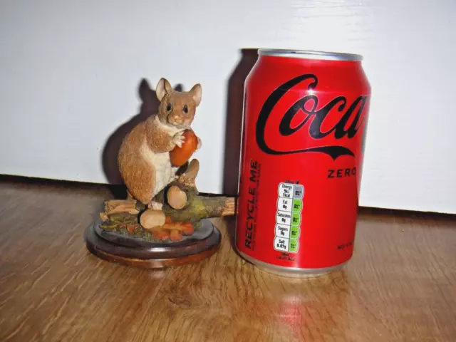 COUNTRY ARTISTS Collectable MOUSE WITH NUT Figure