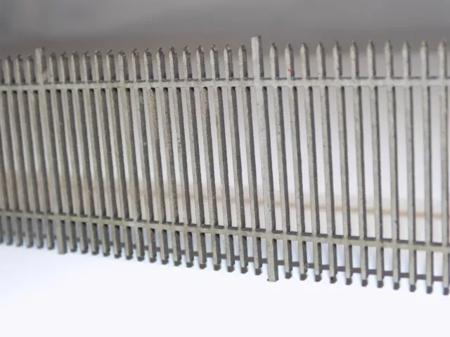 8ft steel security palisade fencing - (125 cm) 00 scale 1:76 model railway fence