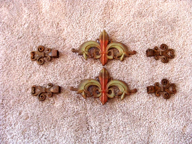 2 ANTIQUE CAST IRON 1930s CURTAIN ROD CLIP TOPPERS RED GREEN & 4 ROD FINIALS