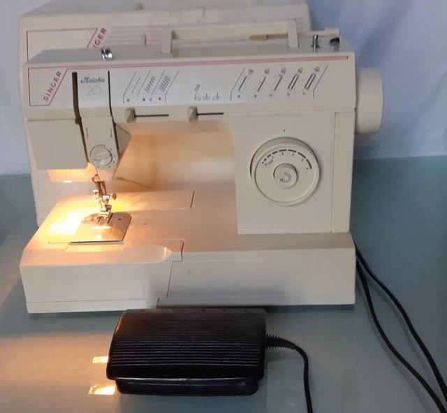 MACHINE À COUDRE singer avec pédale fonctionne très bien EUR 47,50