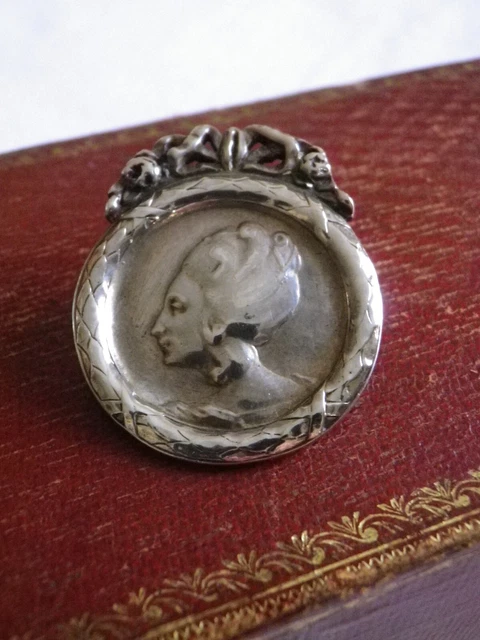ANCIENNE BROCHE MÉTAL DORÉ MICRO MOSAÏQUE XIXe fleurs poinçon M & B