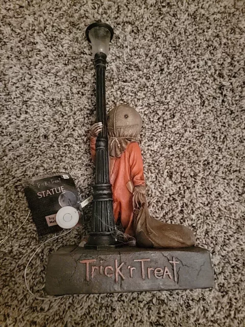 Spirit Halloween Trick r’ Treat Light-Up Lamp Post Sam Statue | Officially