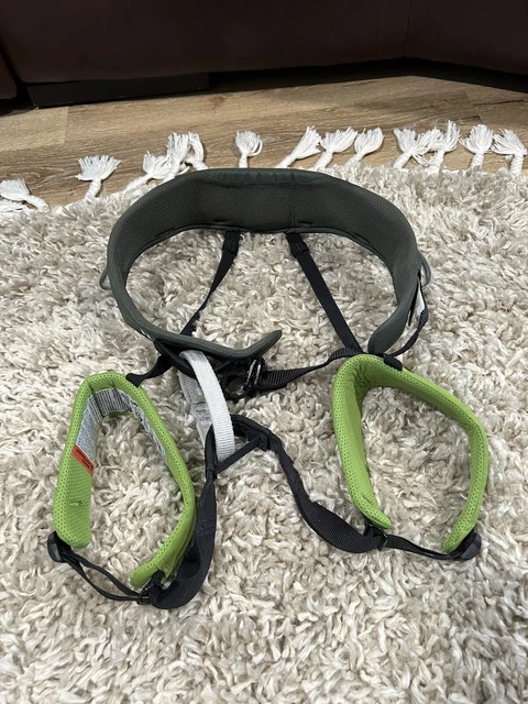 Black Diamond rock climbing harness XS 24”-27” Hardly Used.