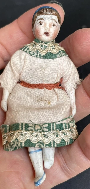 Poupée Miniature Ancienne En Porcelaine Avec Sa Robe D'origine - TRÈS BON ÉTAT