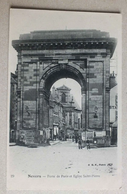 Cpa - Nevers - Door Of Paris And Church Saint Pierre - 29