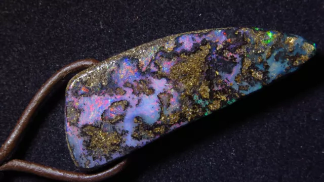 Boulder Opal Anhänger aus Queensland, Australien,  39,2 Carat,  AC 4 3