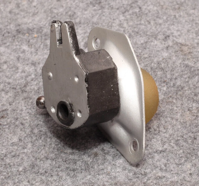 MERCEDES W123 DIESEL Accelerator Linkage Pivot Mount EUR 116,99