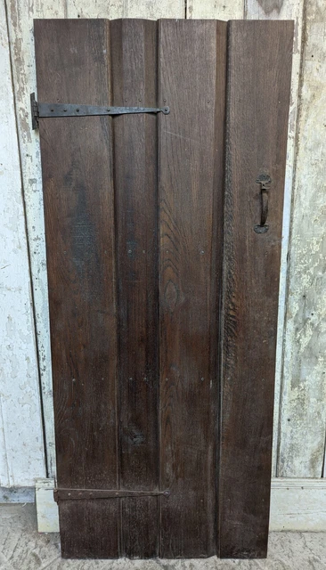 A RECLAIMED OAK PLANK INTERNAL DOOR WITH DOOR FURNITURE ref DI0778