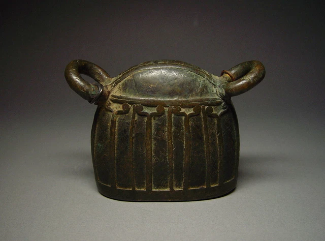 ANTIQUE BURMESE BRONZE 'MANDALAY' WATER BUFFALO BELL. MYANMAR, 19th C. 6