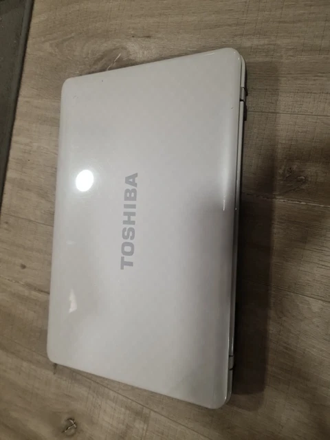 Toshiba Satellite L755D-12Q weiß ungetestet ohne HDD, Akku Netzteil oder Zubehör