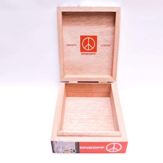 One Off | Illusione Robustos Wood Cigar Box - 6" x 4.75" x 1.75" 3