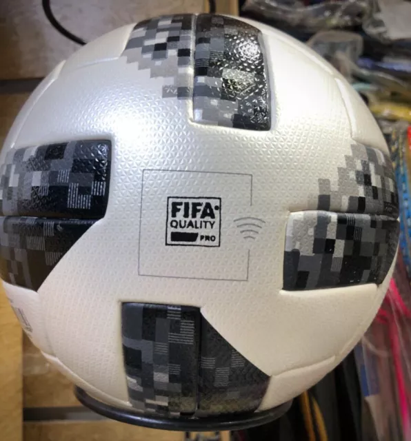Men's World Cup Soccer Ball, the Al Rihla, Has the Aerodynamics of a  Champion - Scientific American