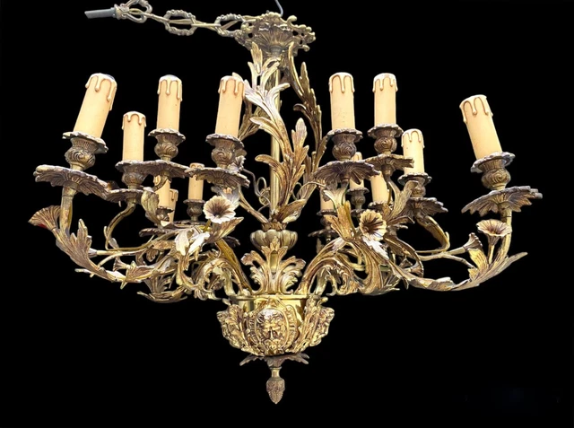 Lampadario stile Luigi XV, XX secolo bronzo massiccio dorato base con mascheroni