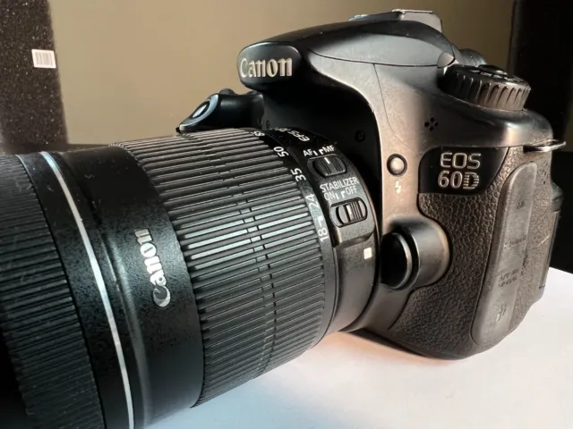Canon EOS 60D 18.0MP Digital SLR Camera - (Kit w/ EF-S IS 18-135mm IS) READ info