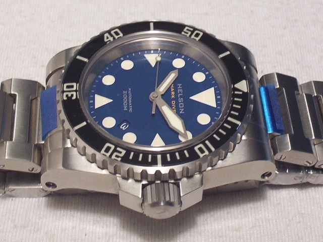 Helson shark on sale diver 2000m