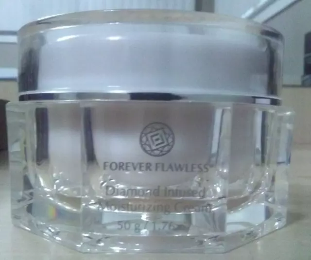 FOREVER FLAWLESS-WHITE DIAMOND INFUSED MOISTURIZING CREAM-1.76 oz/50g-NEW-SEALED