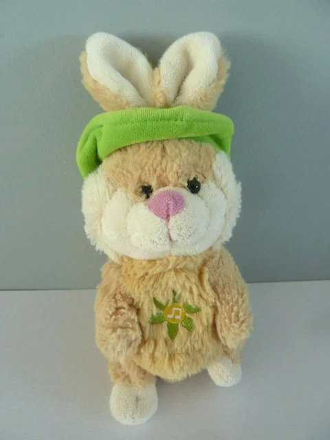A8- DOUDOU PELUCHE GIPSY LAPIN SONORE BEIGE ECRU CHAPEAU VERT FLEUR 19cms  TBE