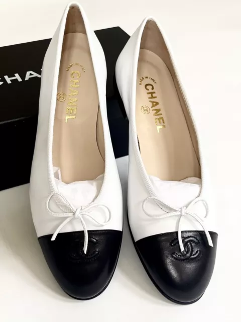 CHANEL LOGO CC Cap Toe Ballet Bow Flats Shoes Black White Leather Womens  39.5 10 £868.78 - PicClick UK