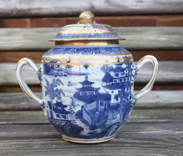 18th Century Chinese Blue and White Pot and Cover Qianlong Period