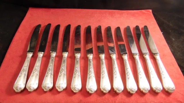 Service de 12 couteaux de table Louis XV en métal argenté Francois Frionnet