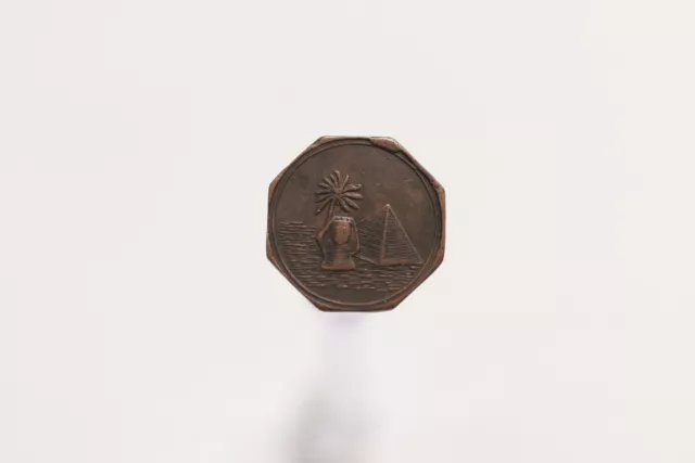 EGYPT PYRAMID & SPHINX + FLAG TOKEN UNUSUAL 18mm A99 #124