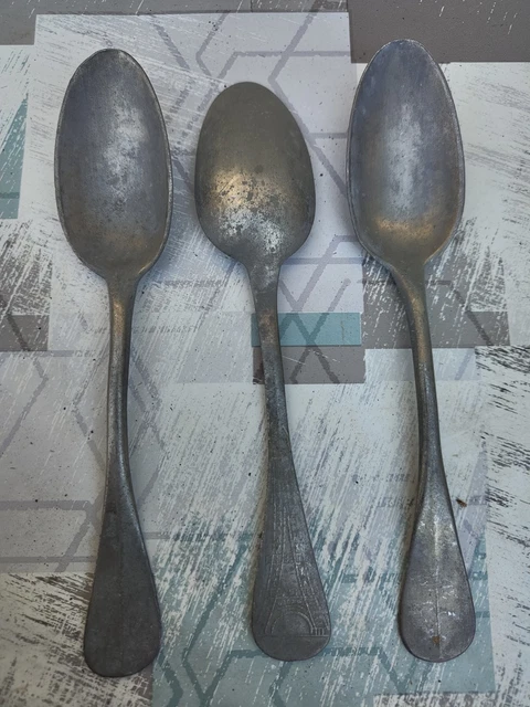 Ancienne Cuillere En Etain À VENDRE! - FR