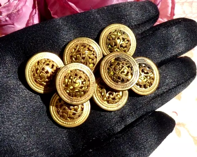 LOT 8 ANCIENS PETITS BOUTONS en MÉTAL AJOURÉ au DÉCOR de RINCEAUX XIXe