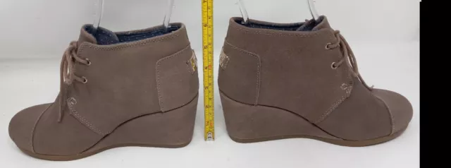 Toms Desert Taupe Brown Suede Lace Up Boots Wedge Ankle Booties Women's Size 7.5