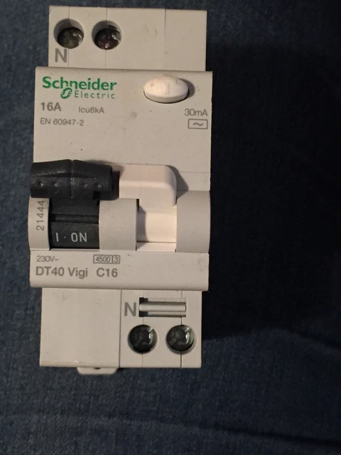 Disjoncteur Mono Schneider DT40 C16A - 16 Ampères, Comme Neuf - Occasion Fonctionnelle, Référence A9N21025