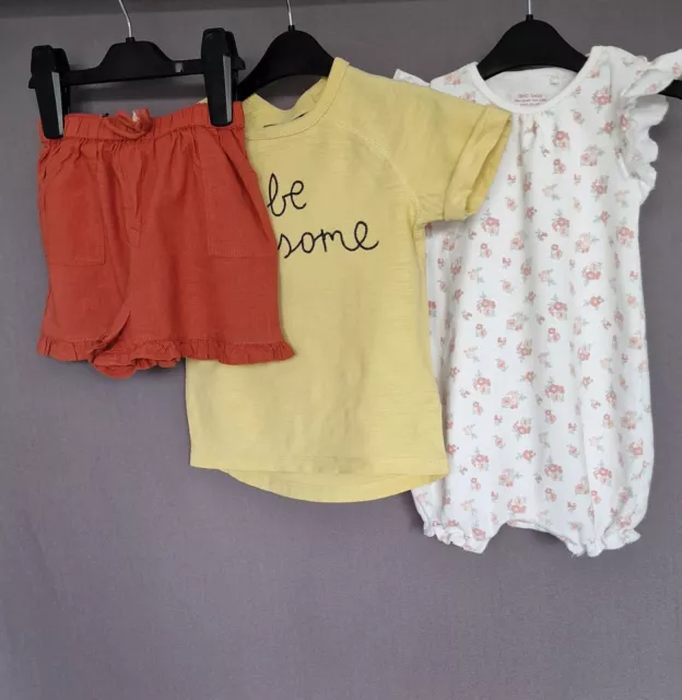 Pacchetto abiti estivi per bambine età 9-12 mesi. Condizioni perfette.