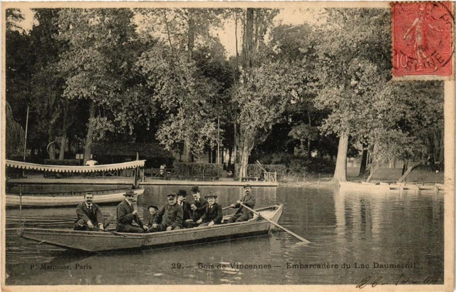 CPA PARIS 12th Bois de VINCENNES Embarcadere du Lac Daumesnil (672594)