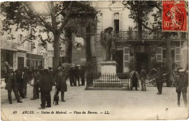 CPA ARLES-Statue de Mistral-Place du Forum (185494)