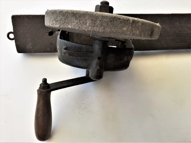 Meule à Aiguiser Ancienne - Outil à Main Vintage En Bon état De Fonctionnement