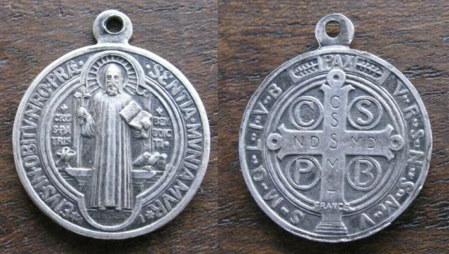 MEDALLA ANTIGUA RELIGIOSA . PLATA. 3,2 gramos /19 mm