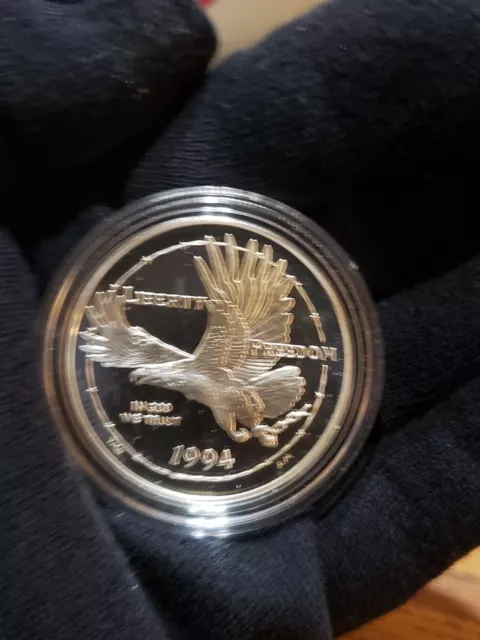 1994 US Veterans Commemorative 90% Silver Dollar 3 Coin set w/ Box & COA 2