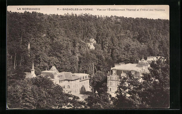 CPA Bagnoles-de l´Orne. Vue sur l´Etablissement Thermal et Hotel des Thermes
