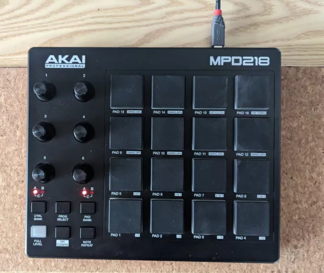 Akai Professional MPD218 Midi Pad Controller