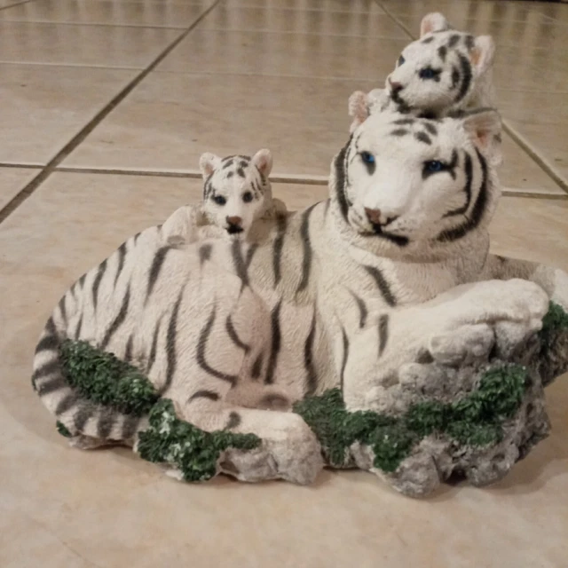Living Stone 1995 Tigers with Brilliant Blue EyesSize: 6"L x 3 3/4"W x 4...