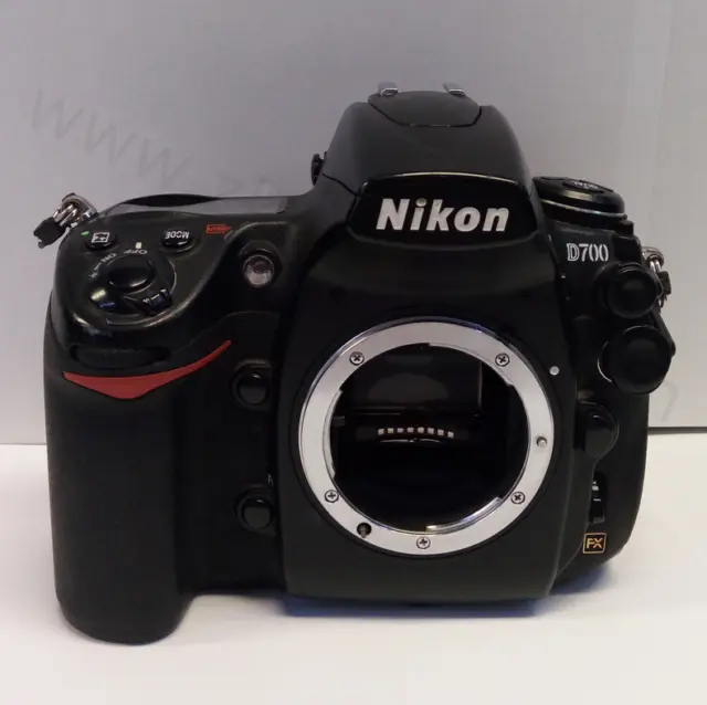 Nikon D700 12.1 MP Digital SLR Camera - Black - Body Only - very good