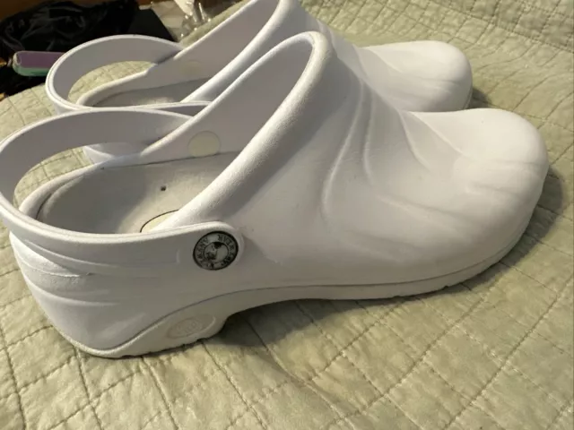 AnyWear Women's Zone Clog, White, Size  8 Nurse Cna Lightweight Work Shoes