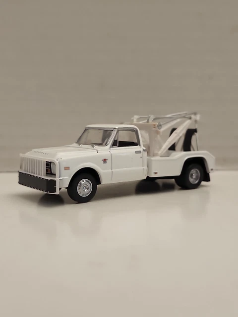 Road Legends 1953 Ford F-100 Wrecker Tow Truck 1:18 Diecast