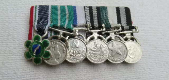 NEPAL KÖNIGREICH 6 er MINIATUR ORDENSSPANGE mit 6 Medaillen  DEKORATIONEN !
